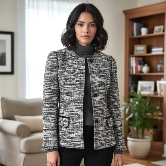 Oscar de la Renta Black and White Bouclé-Tweed Jacket, Size 2 - Picture 1 of 8